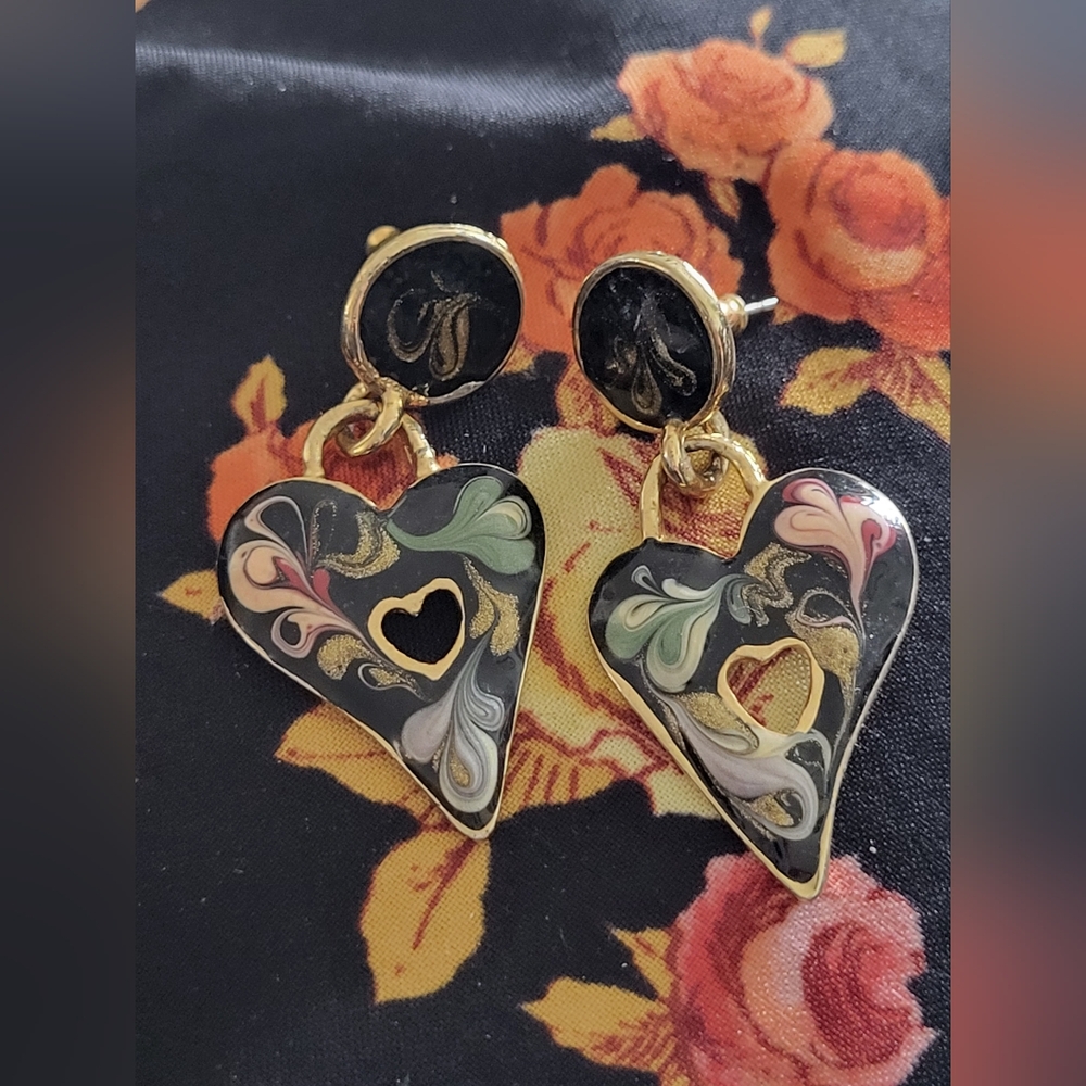 4/$20🌟 3 pairs of vintage earrings.